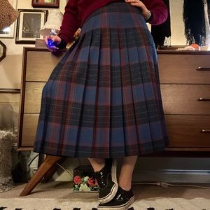 vintage 80s edinburgh woollen mill blue / burgundy plaid pleated midi skirt / 14